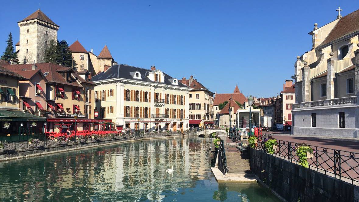 Bienvenue en Haute-Savoie, au camping les Fontaines, face au lac d&rsquo;Annecy !